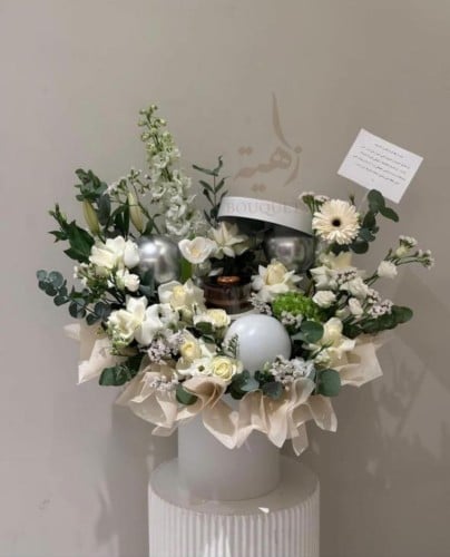 Luxury flower box with ganache cake