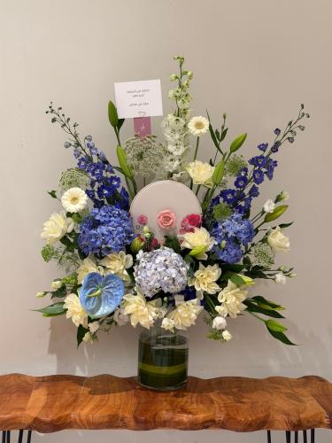 Hedera vase with chocolate