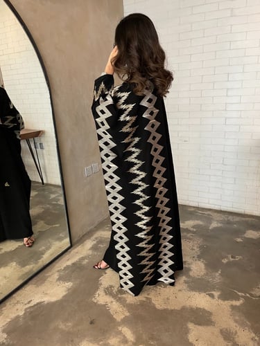 القماش كريب ملكي + الخلف كريب كطرز