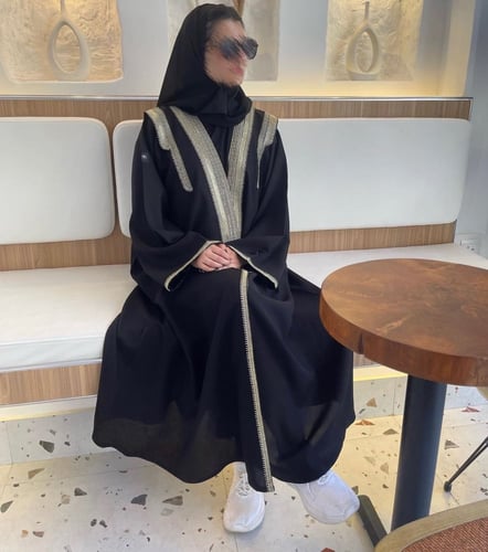 القماش كريب ملكي - تطريز ذهبي (شحن فوري )