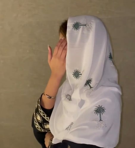 طرحه اوف وايت وتطريز اخضر وفضي