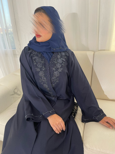 القماش كريم ملكي كحلي