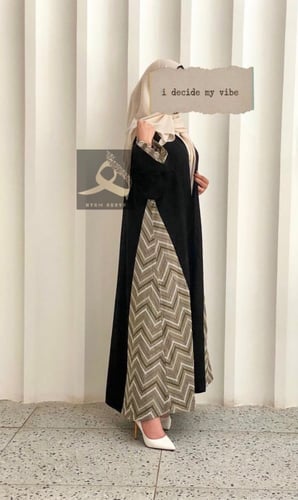 القماش كريب ملكي + ركامه بالجوانب والاكمام