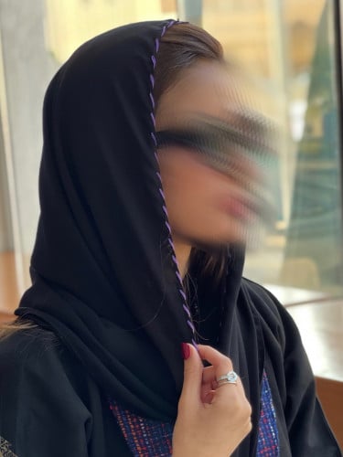 طرحه اسود بخيط بنفسجي