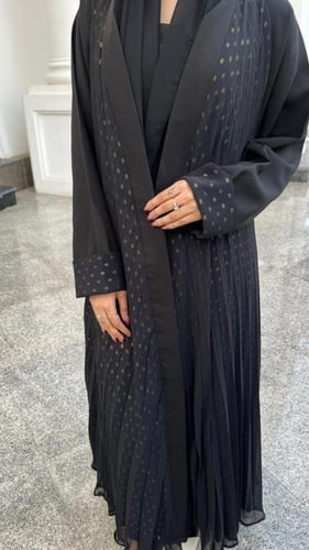 عبايه حرائر شفون مبطن مشجر