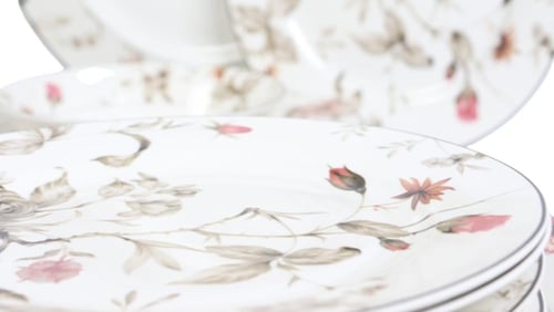 طقم سفرة بورسلان مزخرف بنقشة – 24 قطعة - مناسب 6 أ...