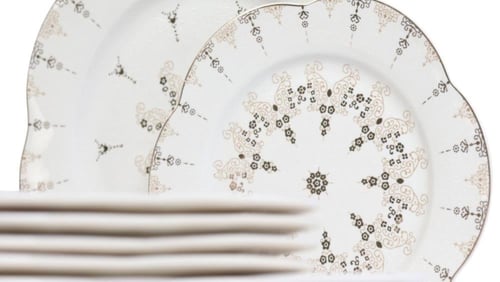 طقم سفرة بورسلان مزخرف بنقشة – 24 قطعة - مناسب 6 أ...