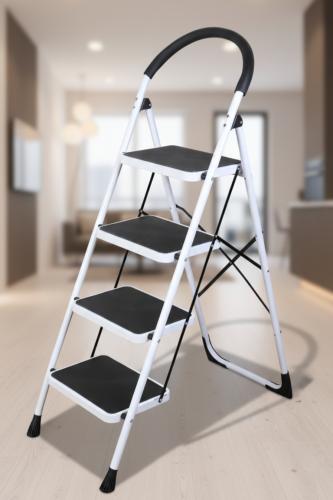 سلم حديد بأربع درجات مع مقبض حماية مبطّن