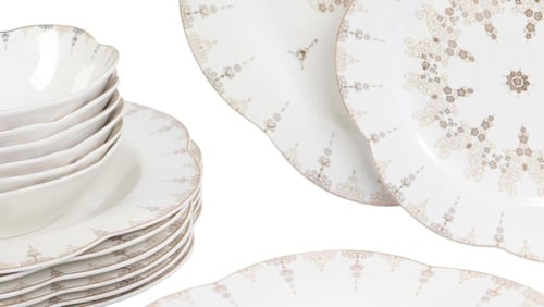 طقم سفرة بورسلان مزخرف بنقشة – 24 قطعة - مناسب 6 أ...