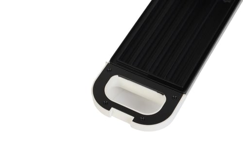 صانعة حلوى الشوروز ( بلح الشام )