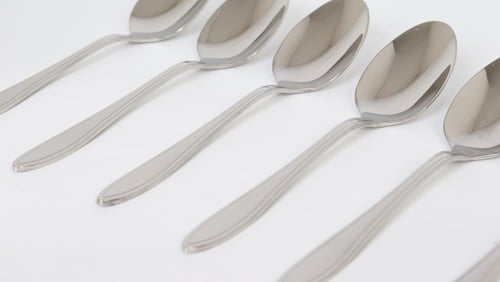 طقم ملاعق ستانلس ستيل حجم وسط عدد 6 قطع بتصميم عصر...