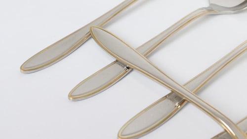 طقم ملاعق ستانلس ستيل عدد 6 قطع بتصميم عصري