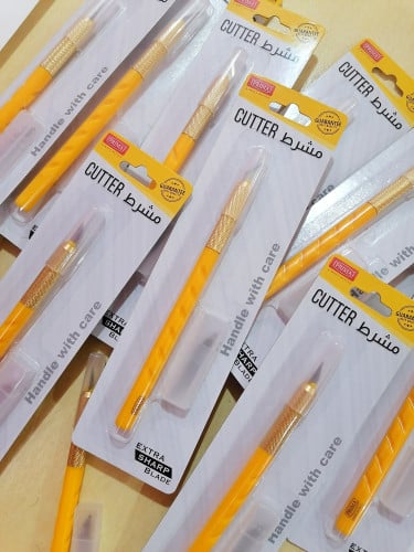 مشرط بشفرات فولاذية