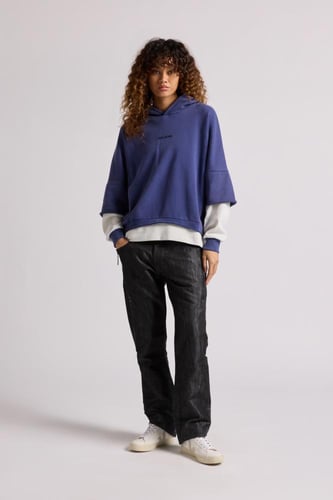 هودي بقصة واسعة Acid Wash وأكمام من لون مختلف للجن...