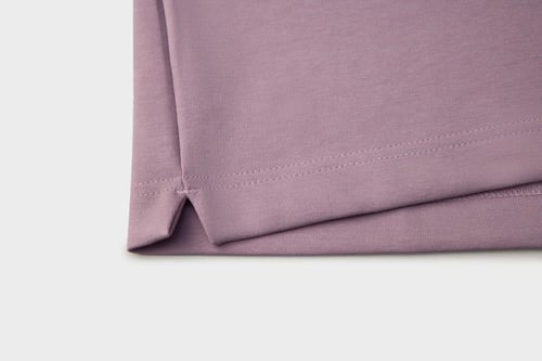 تيشيرت إنترلوك بنفسجي للجنسين