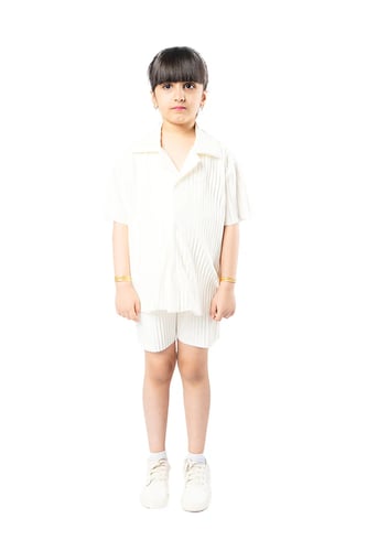 شورت واسع للأطفال للجنسين اوف وايت