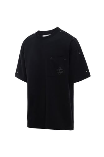 تيشيرت أوفرسايز بجيب تقني وتفاصيل على الأكتاف للجن...