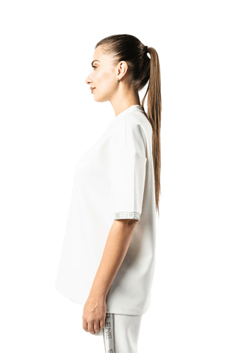 تي شيرت اوف وايت كبير للجنسين مع أكتاف منسدلة وشعا...