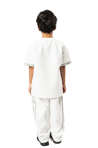 تي شيرت اوف وايت كبير للأطفال برقبة دائرية وشعار م...