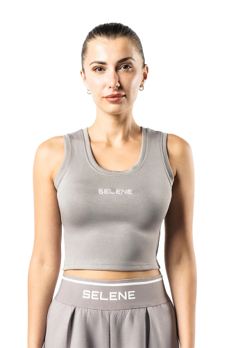توب نسائي رمادي بدون أكمام مع خط رقبة دائري وشعار...