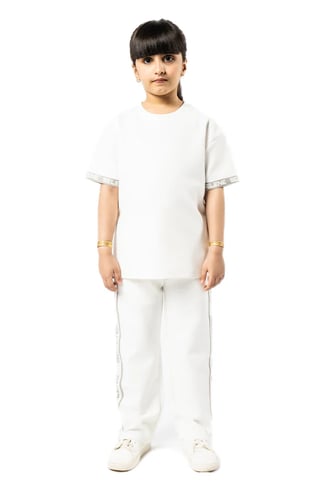 تي شيرت اوف وايت كبير للأطفال برقبة دائرية وشعار م...