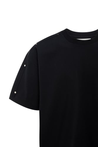 تيشيرت أوفرسايز بجيب تقني وتفاصيل على الأكتاف للجن...