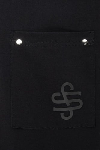 تيشيرت أوفرسايز بجيب تقني وتفاصيل على الأكتاف للجن...