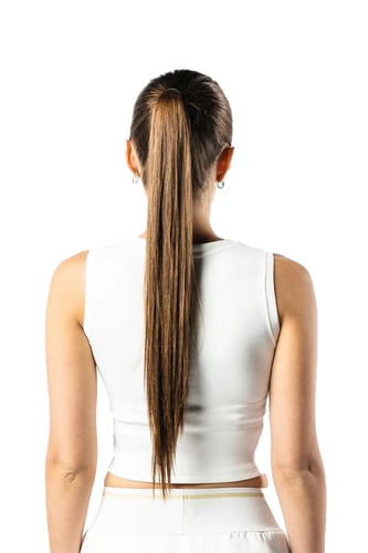 توب نسائي اوف وايت بدون أكمام مع خط رقبة دائري وشع...