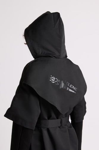 معطف بقصة واسعة بحزام للنساء أسود