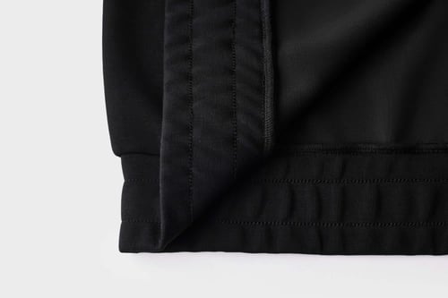 سويتر أسود نسائي