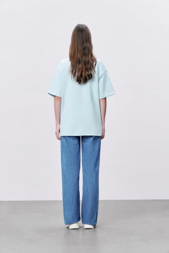 تيشيرت إنترلوك أزرق سماوي للجنسين