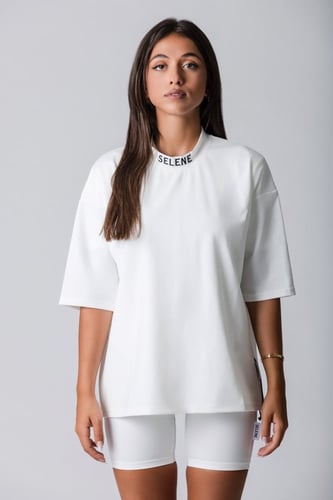 تيشيرت أواي برقبة عالية وقصة واسعة أبيض