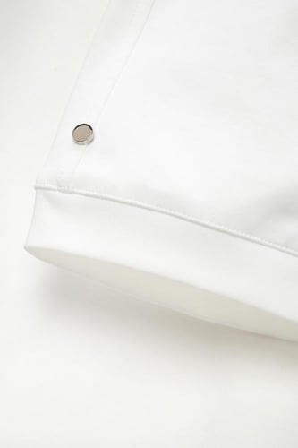 تيشيرت أوفرسايز بجيب تقني وتفاصيل على الأكتاف للجن...