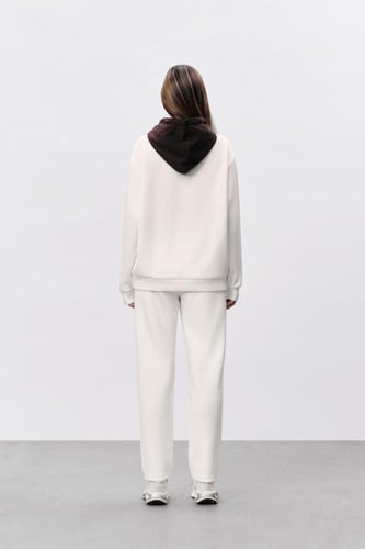 هودي أوف وايت للجنسين