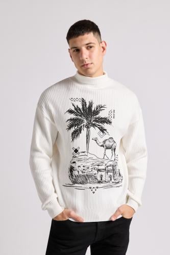 بلوفر بطباعة ورقبة عالية للجنسين أبيض