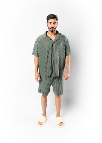 شورت يناسب الجنسين واسع كاكي