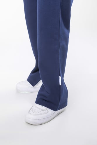 بنطلون بفتحة صغيرة من الأسفل أزرق داكن