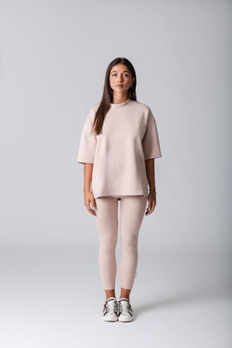 تيشيرت أواي برقبة عالية وقصة واسعة بيج