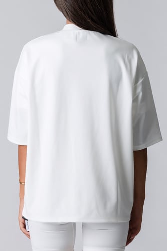 تيشيرت أواي برقبة عالية وقصة واسعة أبيض