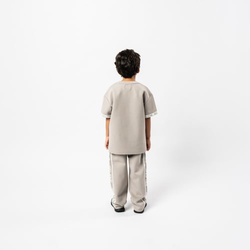 بنطلون رمادي بقصة مستقيمة للأطفال مع حزام خصر وأرب...