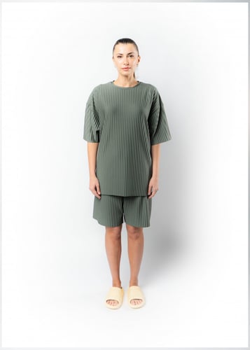 شورت يناسب الجنسين واسع كاكي