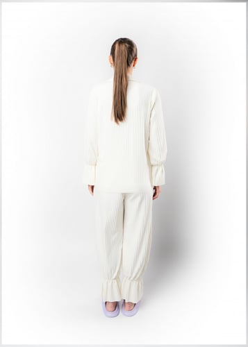 قميص نسائي بأزرار مع أربطة مطاطية عند الرسغين اوف...