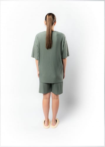 شورت يناسب الجنسين واسع كاكي