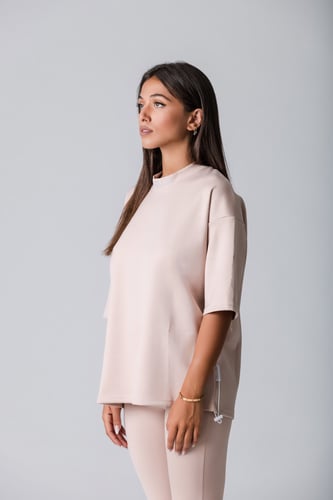 تيشيرت أواي برقبة عالية وقصة واسعة بيج