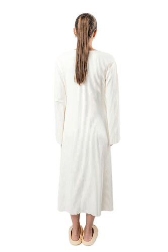 فستان نسائي بقصة اي لاين، بأكمام طويلة وطول منتصف...