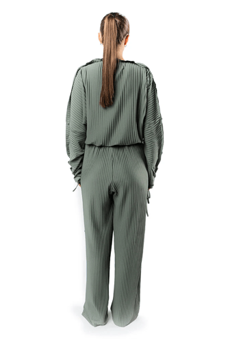 طقم نسائي من بلوزة بأكمام طويلة وبنطلون واسع مخصر...