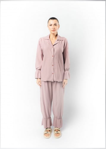 قميص نسائي بأزرار مع أربطة مطاطية عند الرسغين وردي