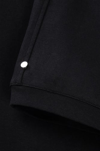 تيشيرت أوفرسايز بجيب تقني وتفاصيل على الأكتاف للجن...