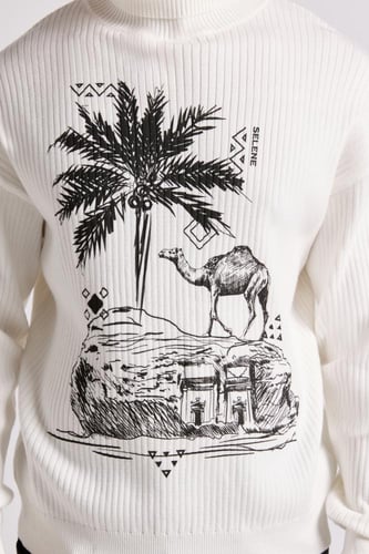 بلوفر بطباعة ورقبة عالية للجنسين أبيض