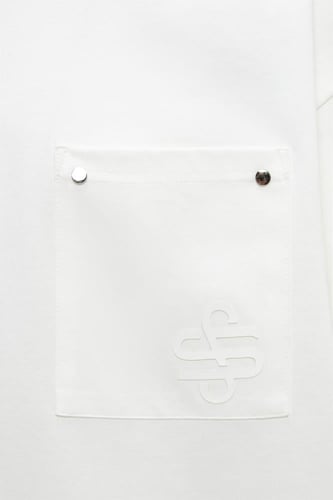 تيشيرت أوفرسايز بجيب تقني وتفاصيل على الأكتاف للجن...